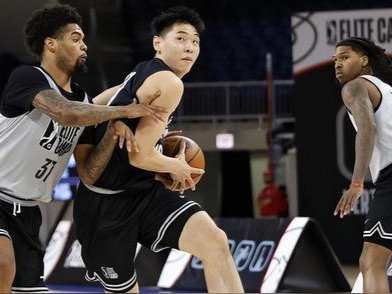 jiuyou游戏中心-清晨突围战来临；山东泰山围绕NBA季后赛完成体检；悬念犹存；球探报告显示潜力的简单介绍